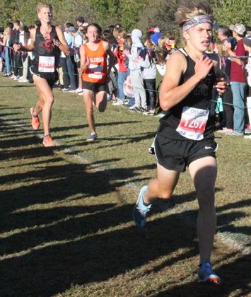 Mustang sophomore Ryan Cable finishes strong in the Class 6A Cross-Country meet at Edmond Santa Fe Oct. 30. Cable finished 43rd overall and the Broncos placed fifth as a team. Photo / Michael Pineda